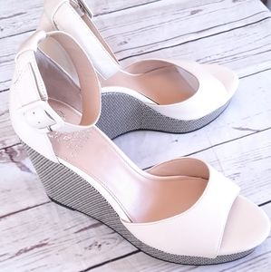 Vince Camuto leather ivory black wedge sandal sz 9
